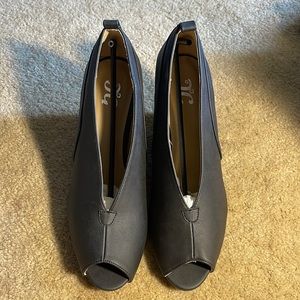 Journee collection womens wedges